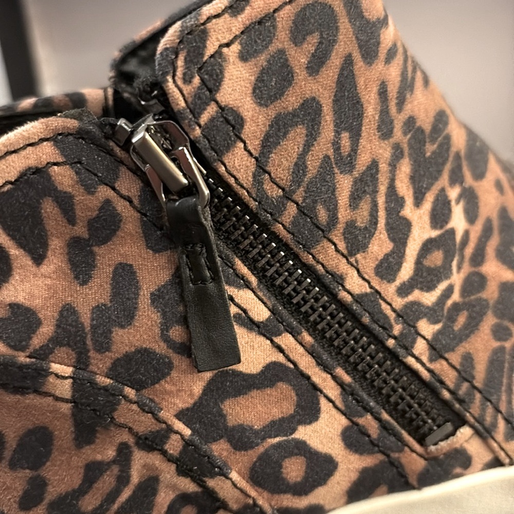 NIB [Naturalizer] Miranda Cheetah High Top Zipper Flat Sneakers Women’s Sz 7.5 - Picture 4 of 11